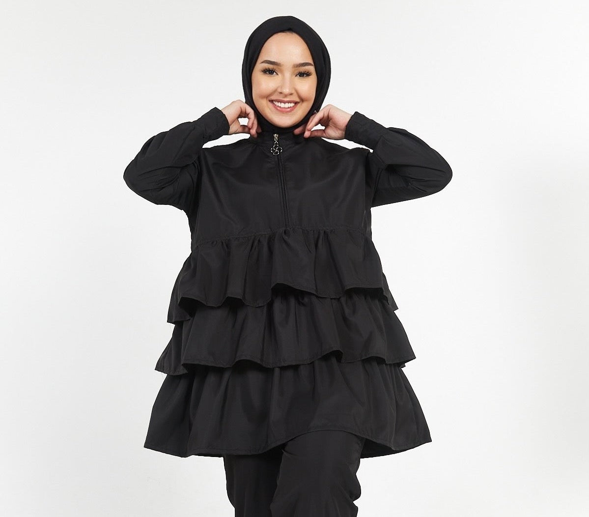 Schwarzes Hijab-Badeanzugoberteil mit Rüschen