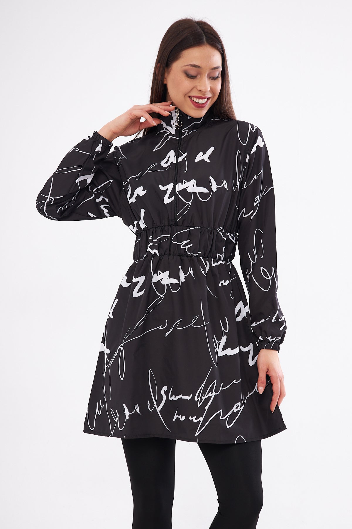 4-teiliger schwarzer Hijab-Badeanzug mit Rollkragen und Signature-Muster