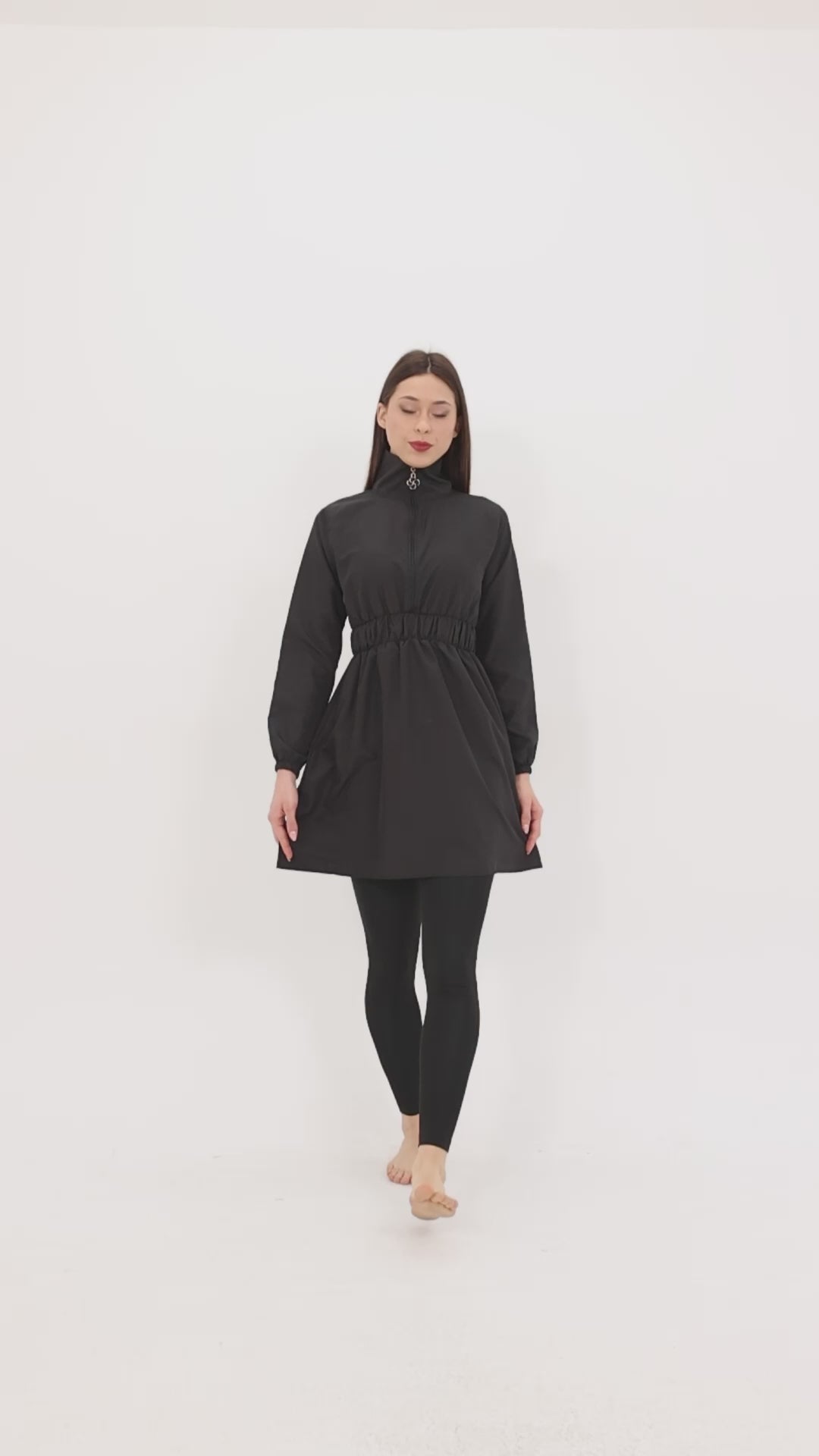 Einteiliger schwarzer Hijab-Badeanzug mit Rollkragen
