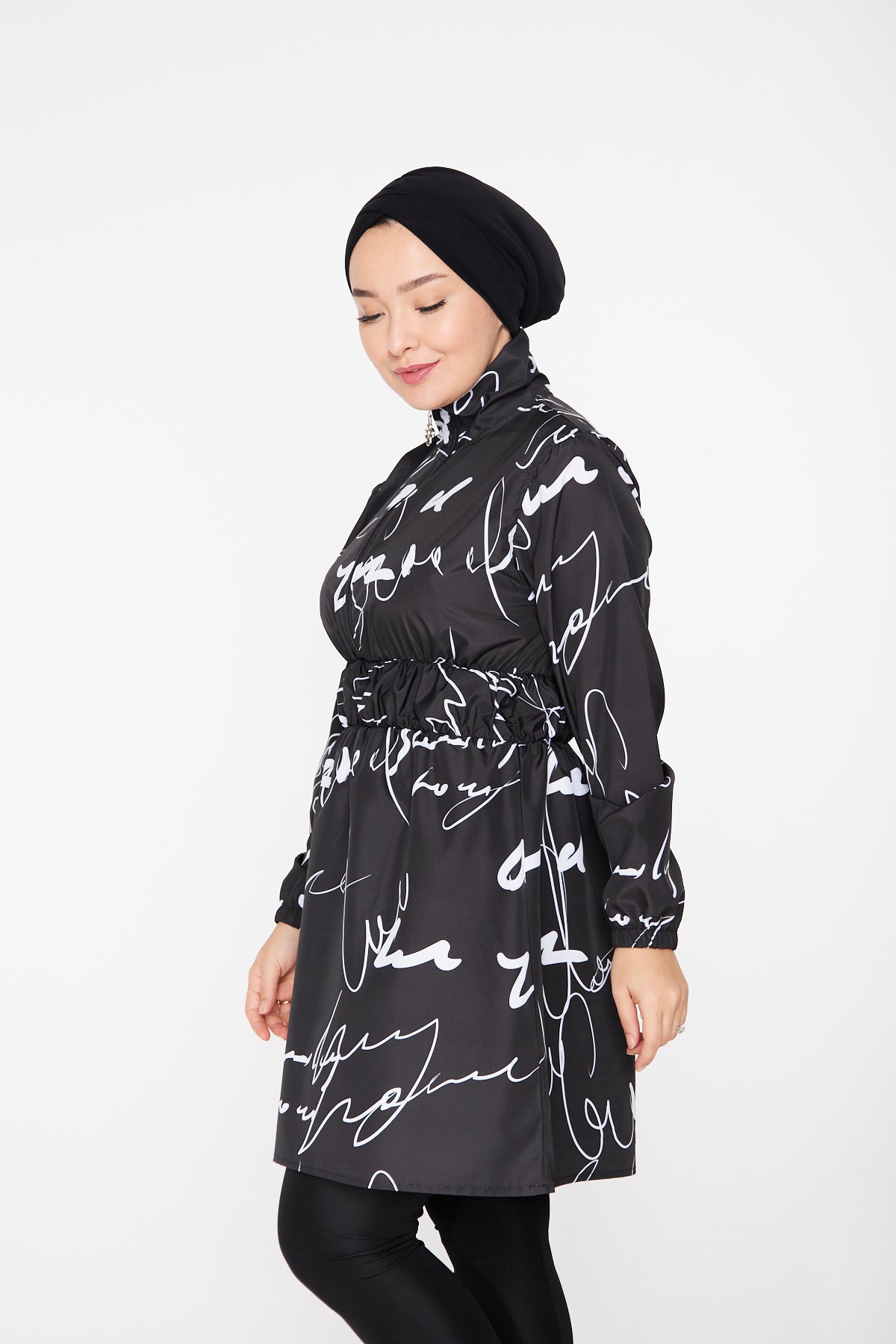 قطعة واحدة من ملابس السباحة ذات الياقة المدورة للحجاب